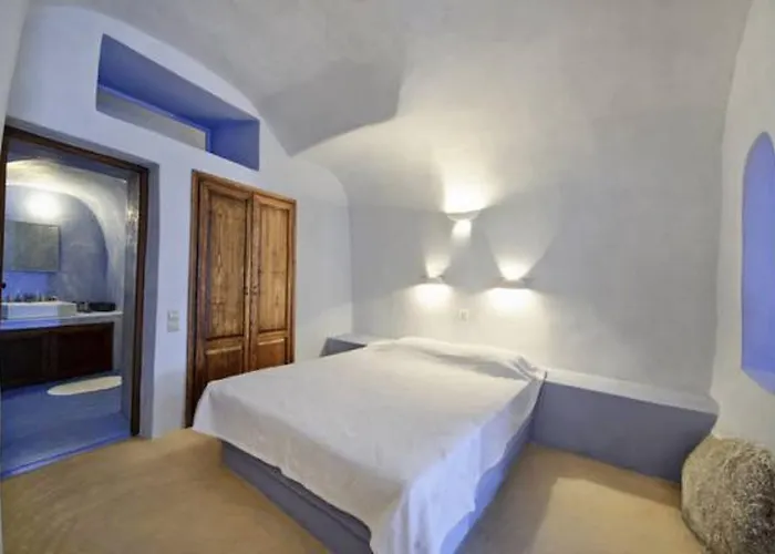 Goddess Lethe Villa Oia (Santorini)